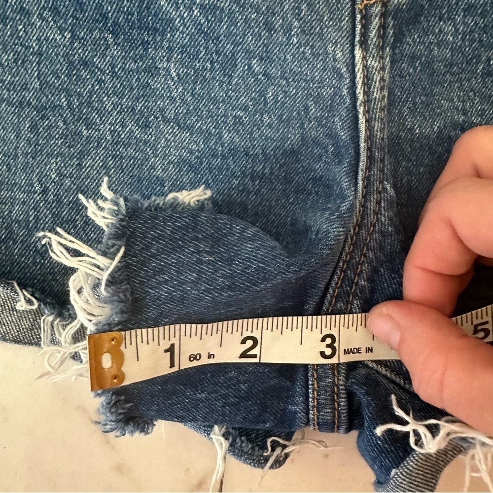 Levi’s Premium Ribcage Short - Picture 8 of 9